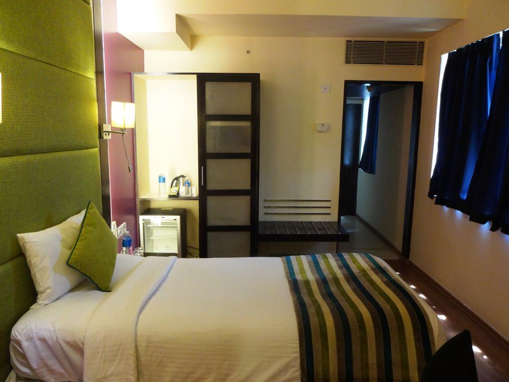 Royal Orchid Central Bangalore, Mg Road Esterno foto