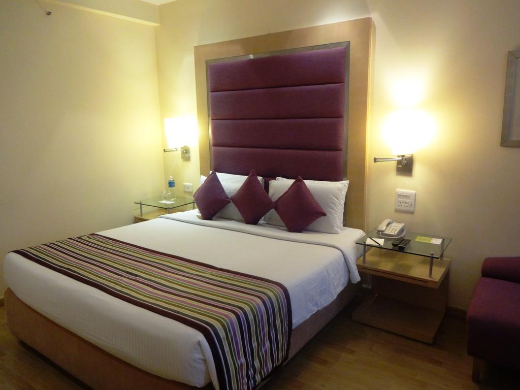 Royal Orchid Central Bangalore, Mg Road Camera foto