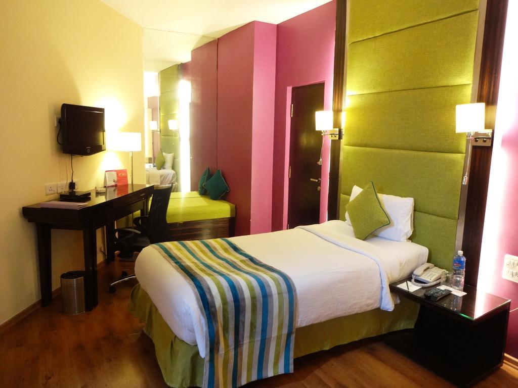 Royal Orchid Central Bangalore, Mg Road Camera foto