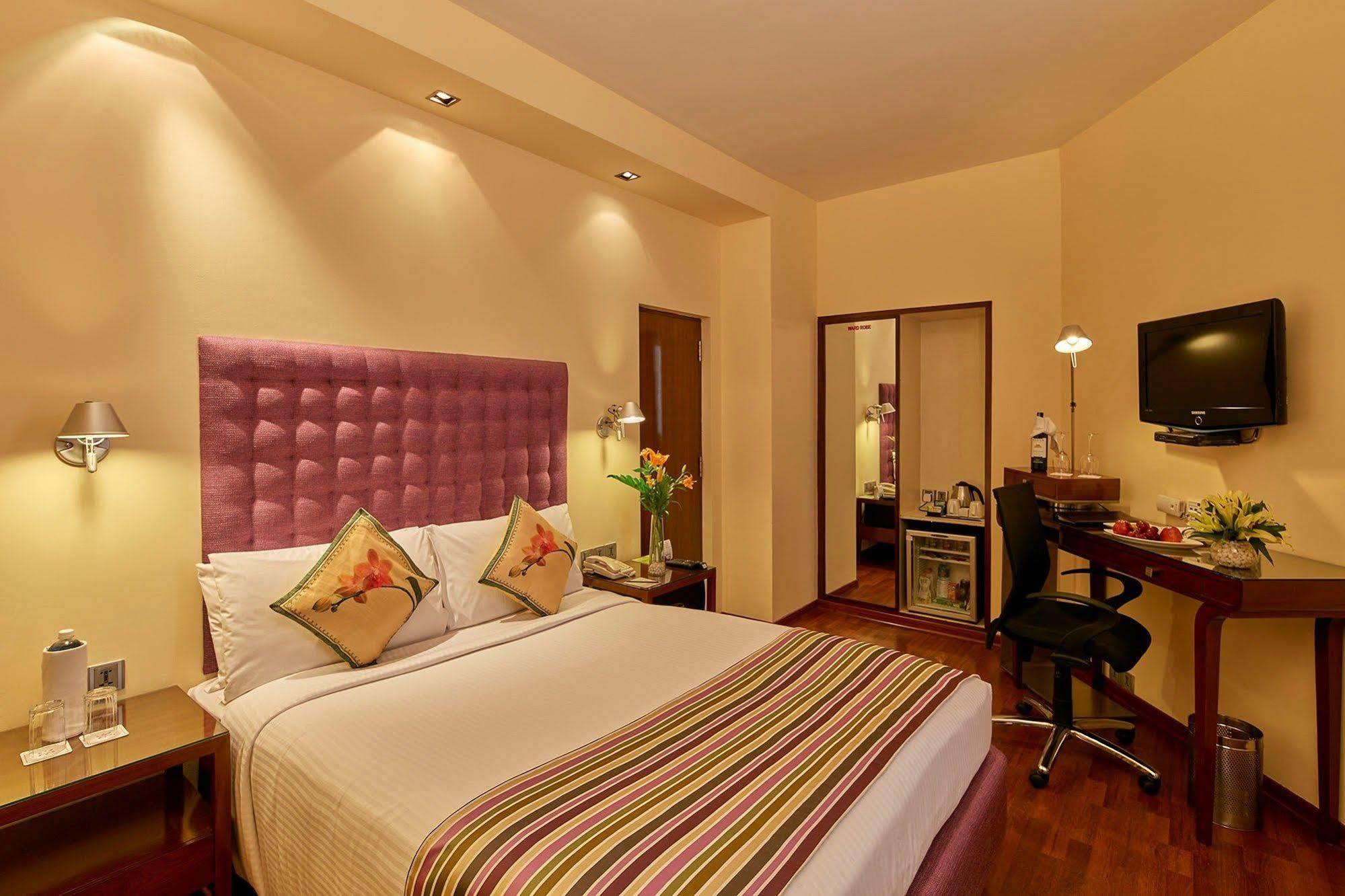 Royal Orchid Central Bangalore, Mg Road Esterno foto