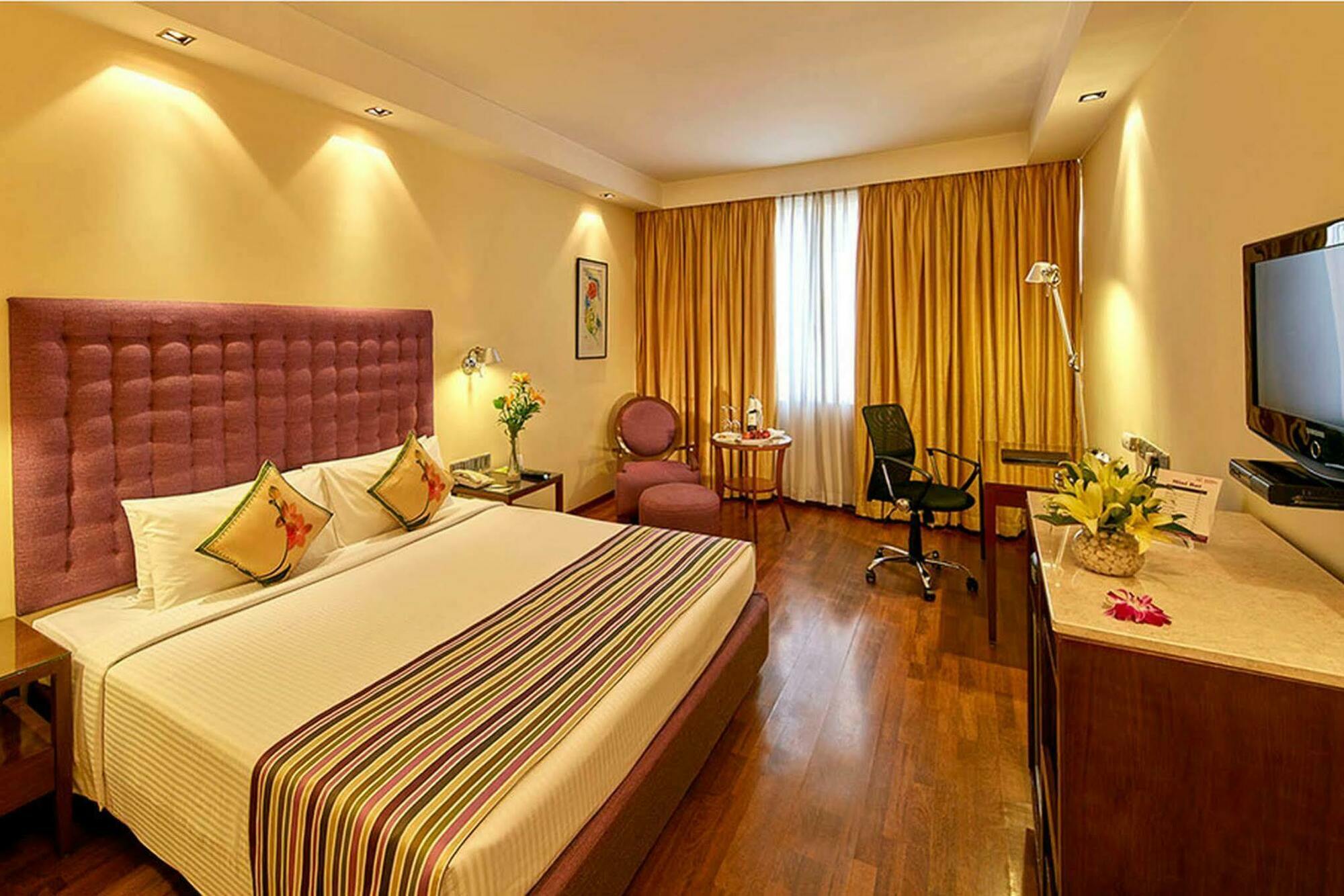 Royal Orchid Central Bangalore, Mg Road Esterno foto